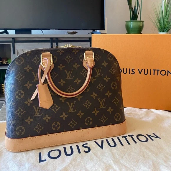 Louis Vuitton Alma - Picture 3 of 15